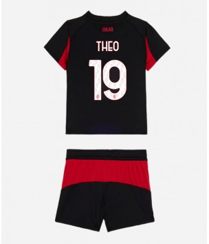 Billiga AC Milan Theo Hernandez #19 Hemmatröja Barn 2025-26 Kortärmad (+ Korta byxor)